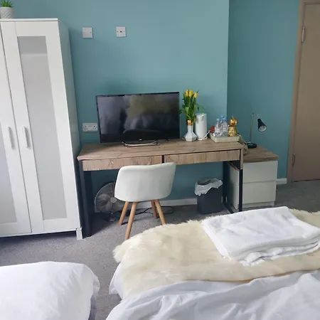 An Exquisite Deluxe In A - Free Parking - With Access To Resturant - Shisha Bar- Wine Bar * Leeds (West Yorkshire)
