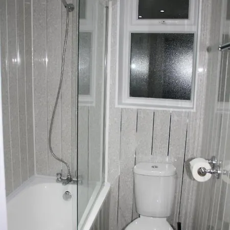 An Exquisite Deluxe In A - Free Parking - With Access To Resturant - Shisha Bar- Wine Bar * Leeds (West Yorkshire)