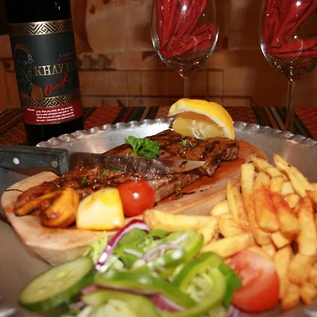 An Exquisite Deluxe In A - Free Parking - With Access To Resturant - Shisha Bar- Wine Bar