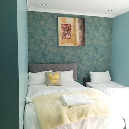 An Exquisite Deluxe In A - Free Parking - With Access To Resturant - Shisha Bar- Wine Bar Aparthotel